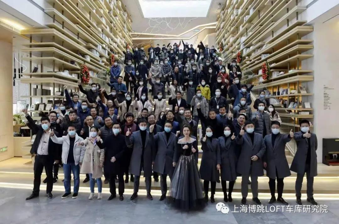 嘉峪关全国一百多人在华侨城汉口道6号参观研讨LOFT专利车库技术！
